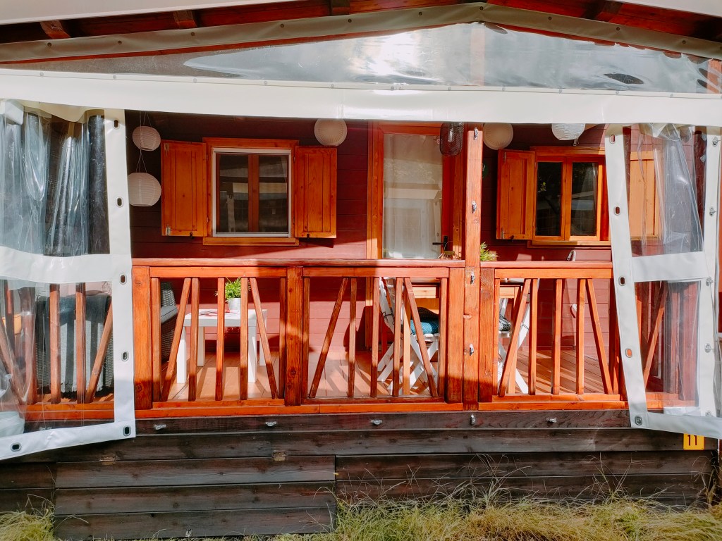 Chalet, Madrid 11, op Camping International in Porlezza.