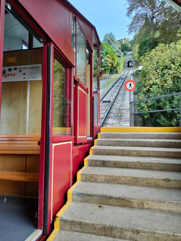 Met het kabelbaan treintje naar Monte Bré
